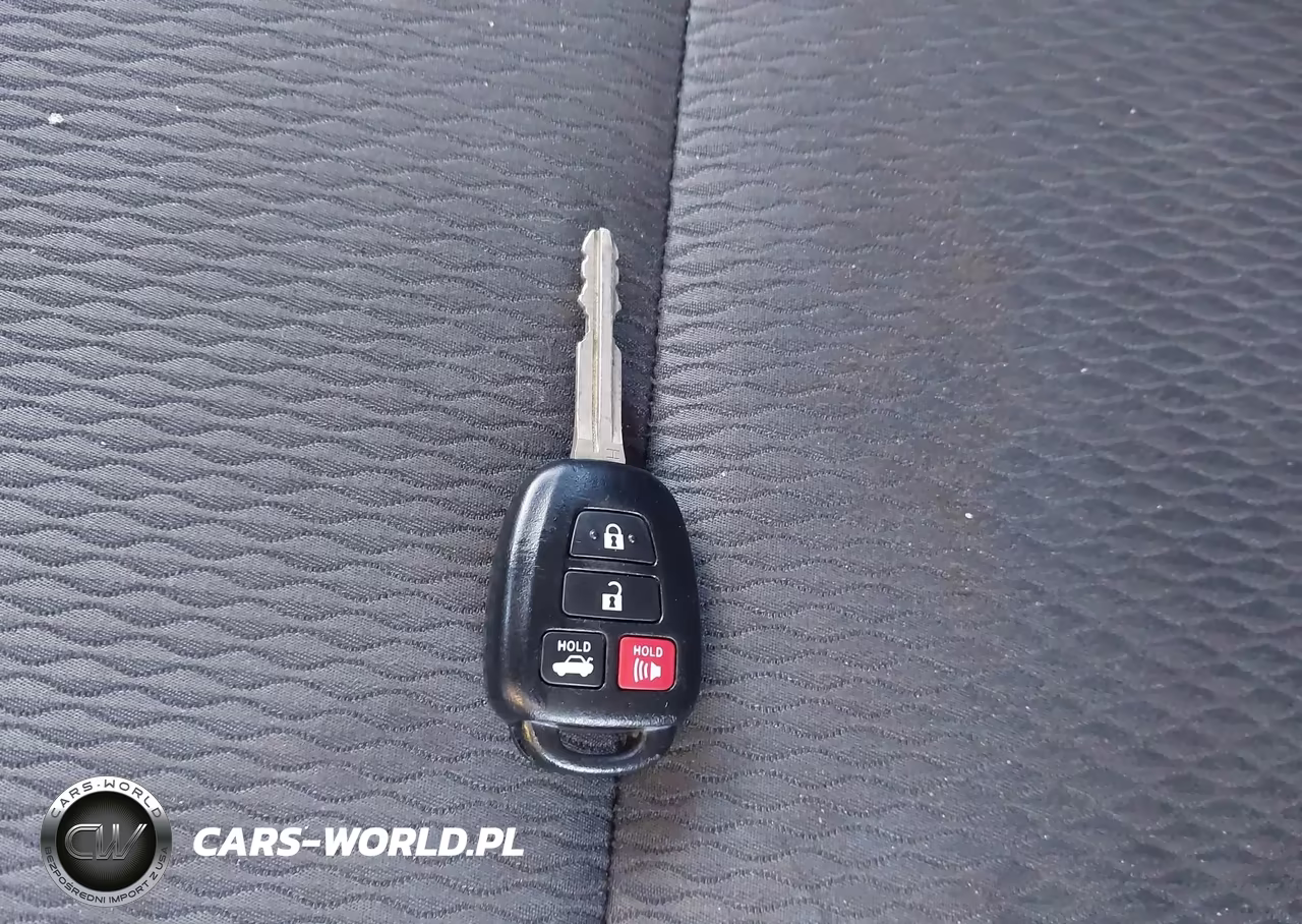 2017 Toyota Corolla Le VIN:2T1BURHE8HC914824 - 11