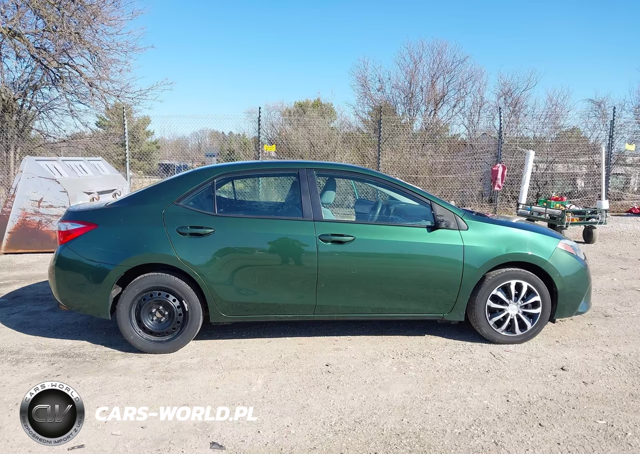 2015 Toyota Corolla Le VIN:5YFBURHE4FP214943 - 13