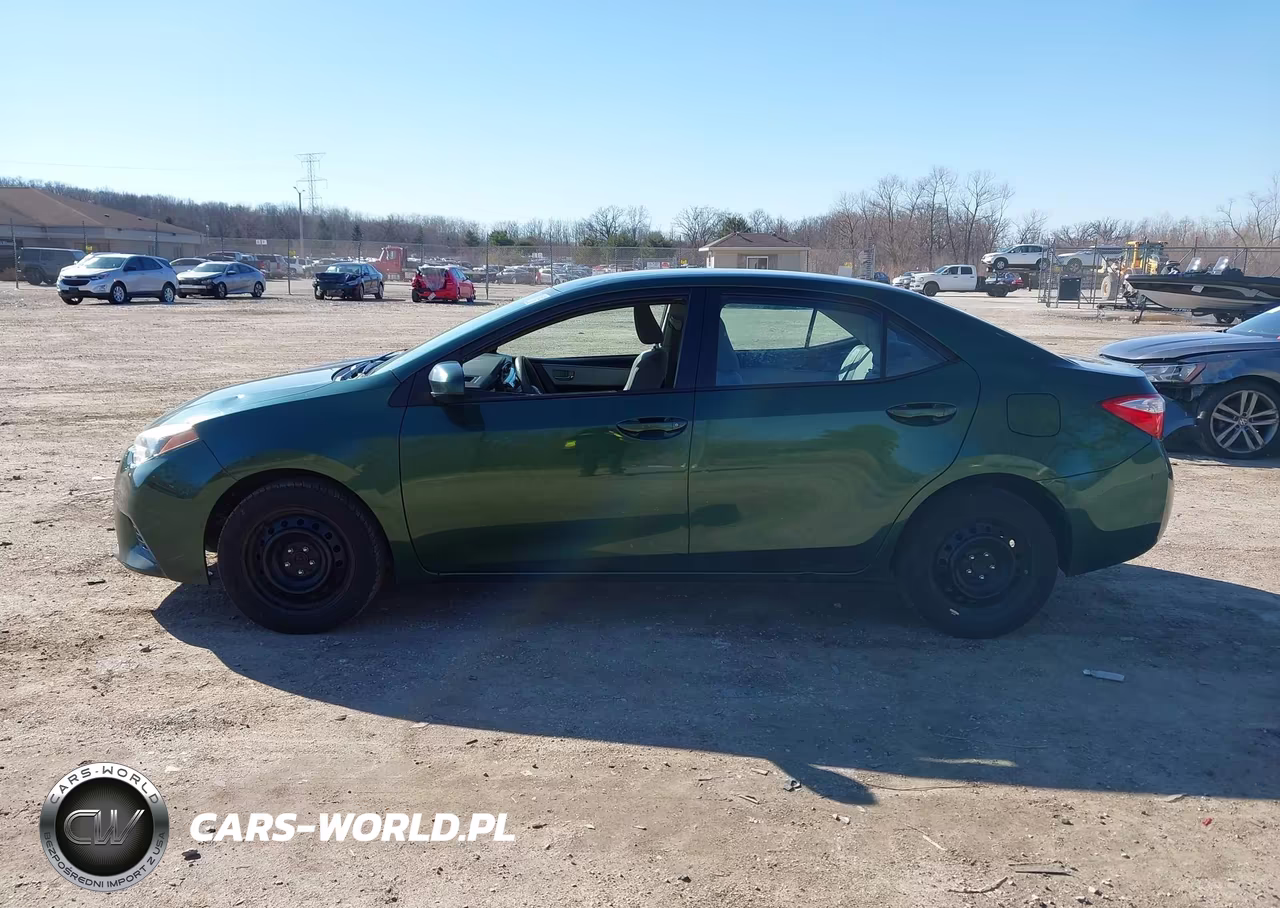 2015 Toyota Corolla Le VIN:5YFBURHE4FP214943 - 14