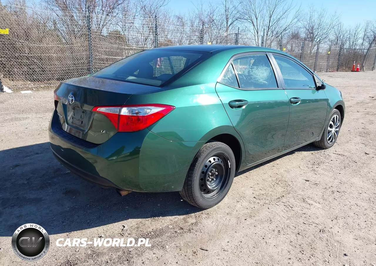 2015 Toyota Corolla Le VIN:5YFBURHE4FP214943 - 4
