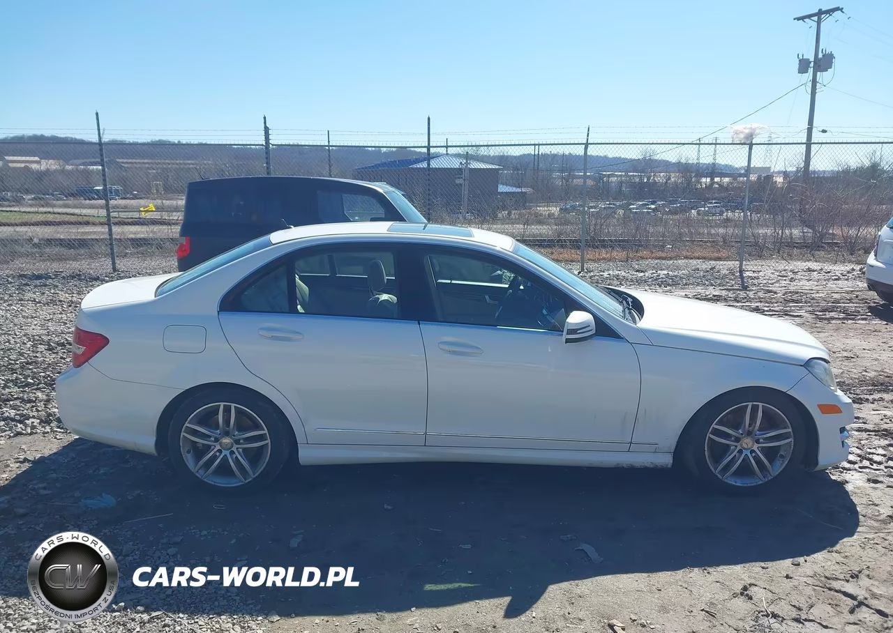 2013 Mercedes-Benz C 300 Sport 4Matic VIN:WDDGF8AB3DR246172 - 13