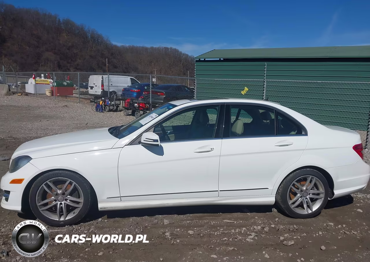 2013 Mercedes-Benz C 300 Sport 4Matic VIN:WDDGF8AB3DR246172 - 14