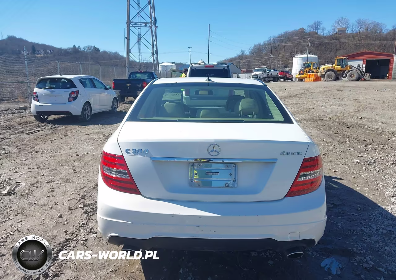 2013 Mercedes-Benz C 300 Sport 4Matic VIN:WDDGF8AB3DR246172 - 16