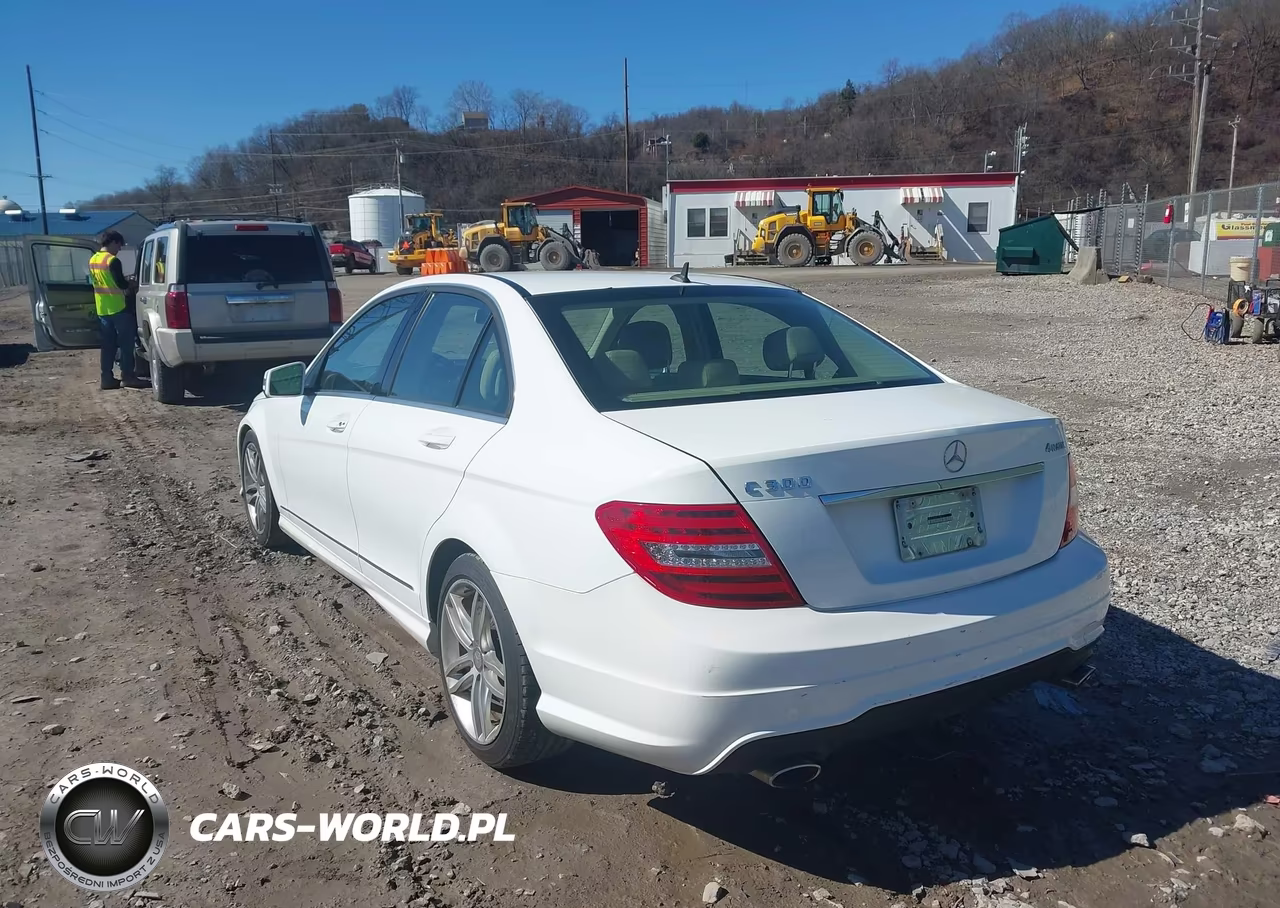 2013 Mercedes-Benz C 300 Sport 4Matic VIN:WDDGF8AB3DR246172 - 3