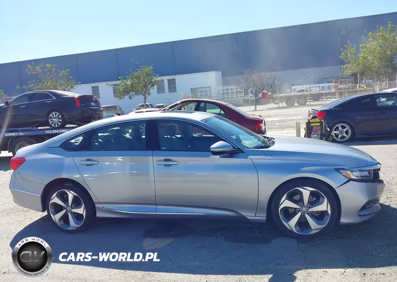 2018 Honda Accord Touring VIN:1HGCV1F96JA086180 - 13