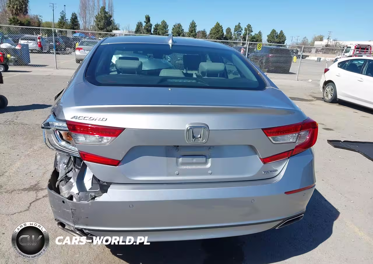 2018 Honda Accord Touring VIN:1HGCV1F96JA086180 - 16