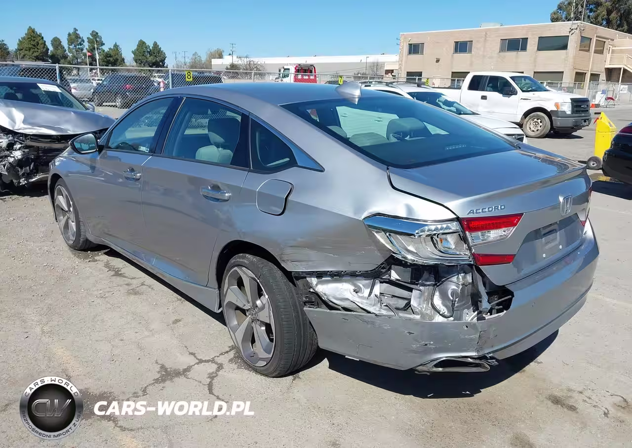 2018 Honda Accord Touring VIN:1HGCV1F96JA086180 - 3