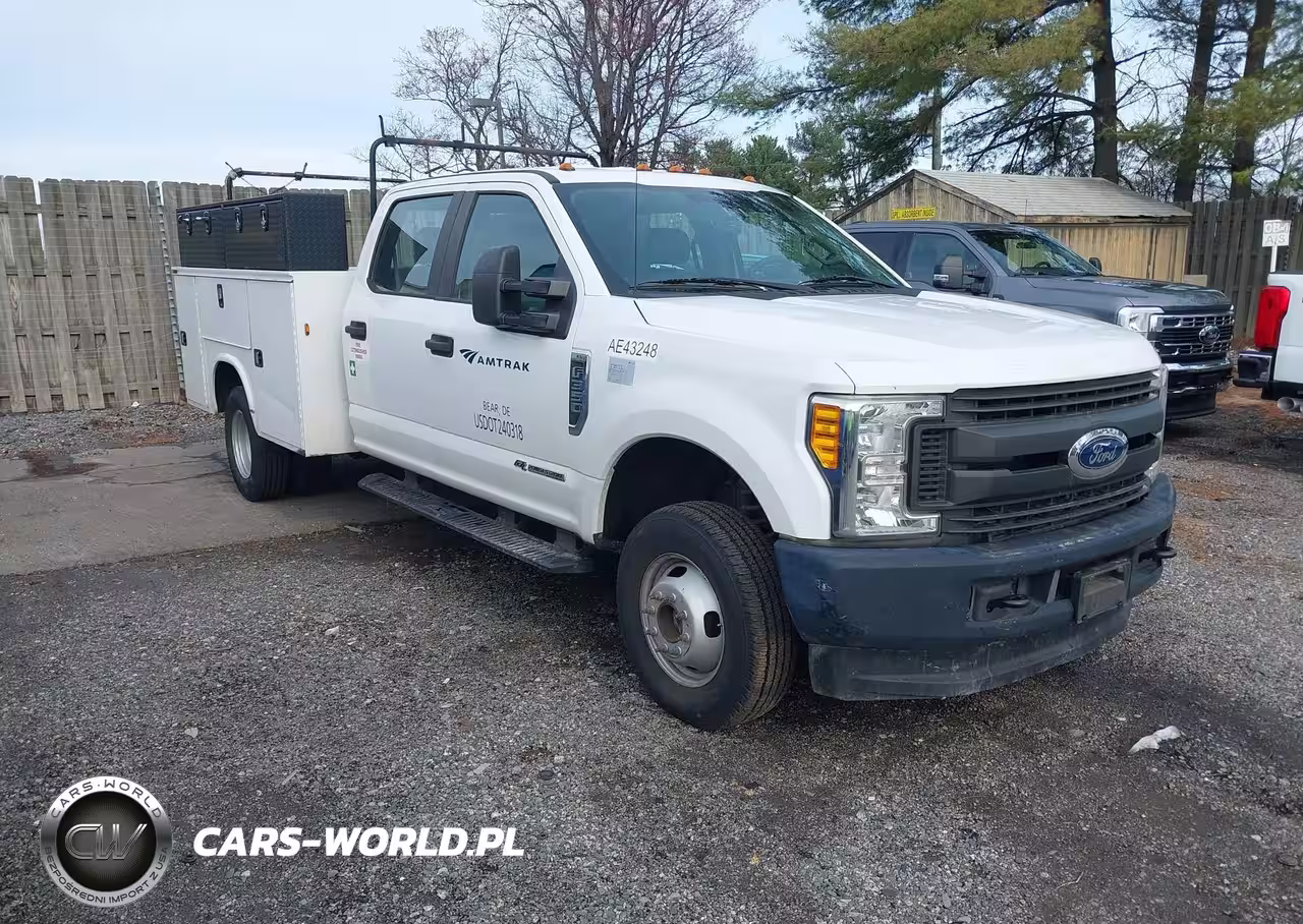 2017 Ford F-350 Chassis Xl