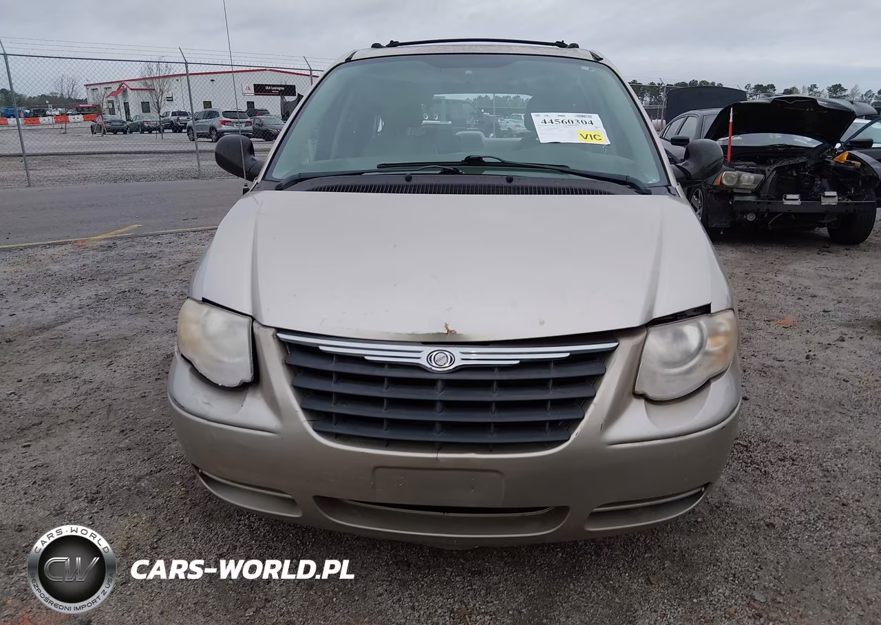 2005 Chrysler Town & Country Touring VIN:2C8GP54LX5R422316 - 13