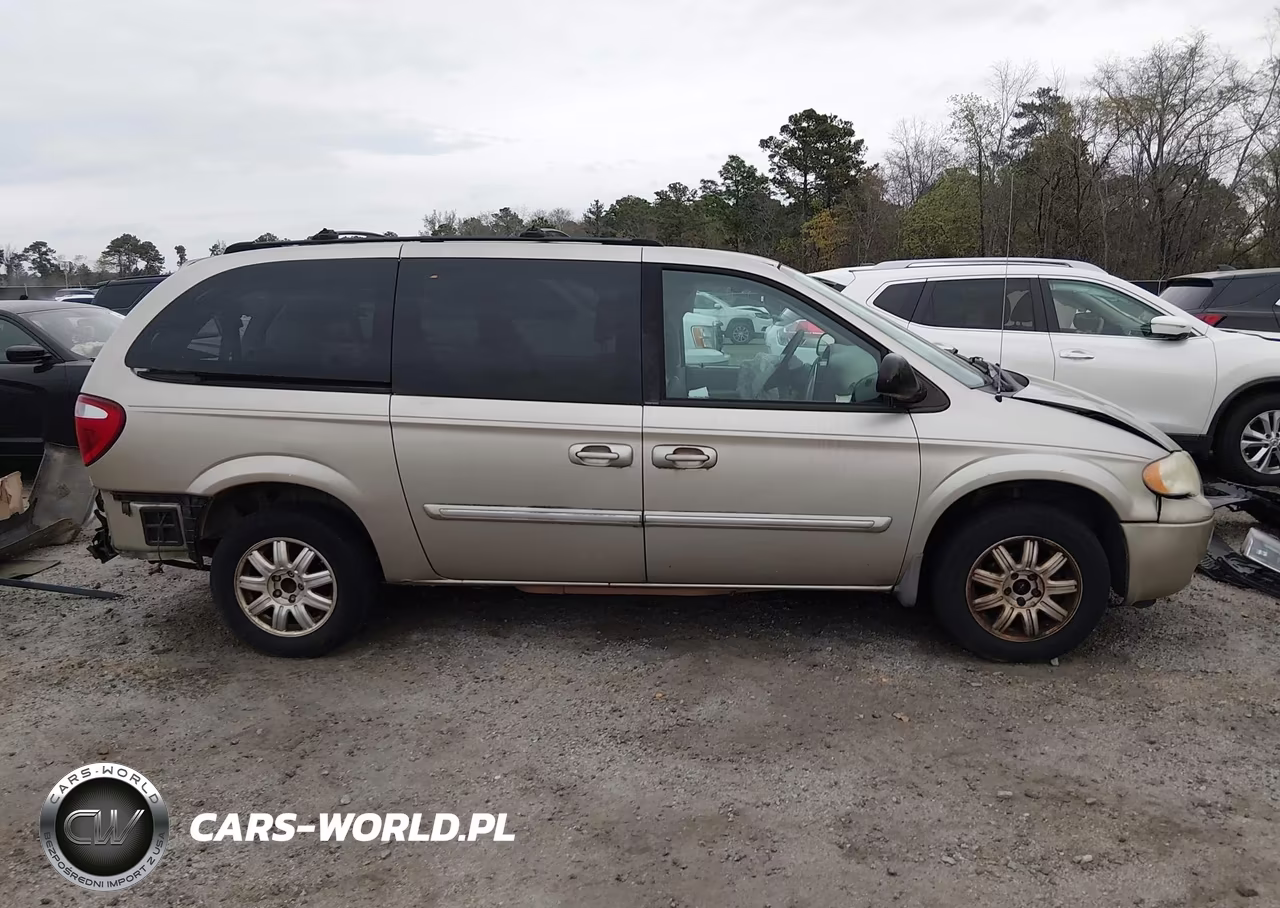 2005 Chrysler Town & Country Touring VIN:2C8GP54LX5R422316 - 14