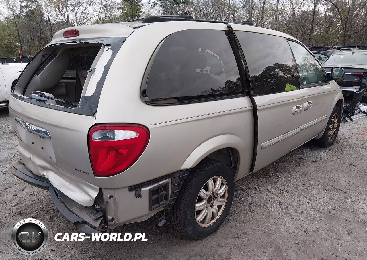 2005 Chrysler Town & Country Touring VIN:2C8GP54LX5R422316 - 4