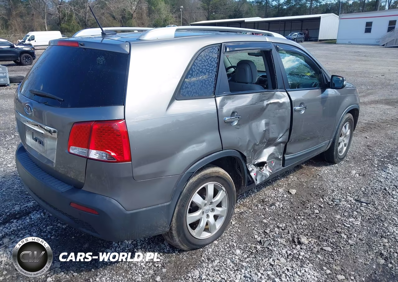2013 Kia Sorento Lx VIN:5XYKT3A64DG322189 - 4
