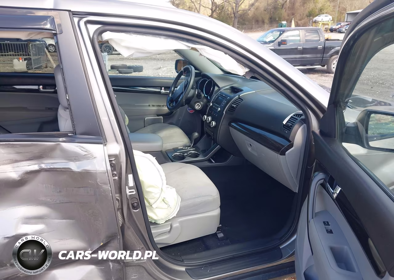 2013 Kia Sorento Lx VIN:5XYKT3A64DG322189 - 5