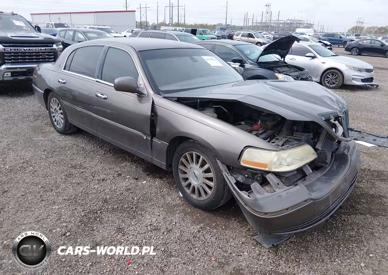 2003 Lincoln Town Car Signature