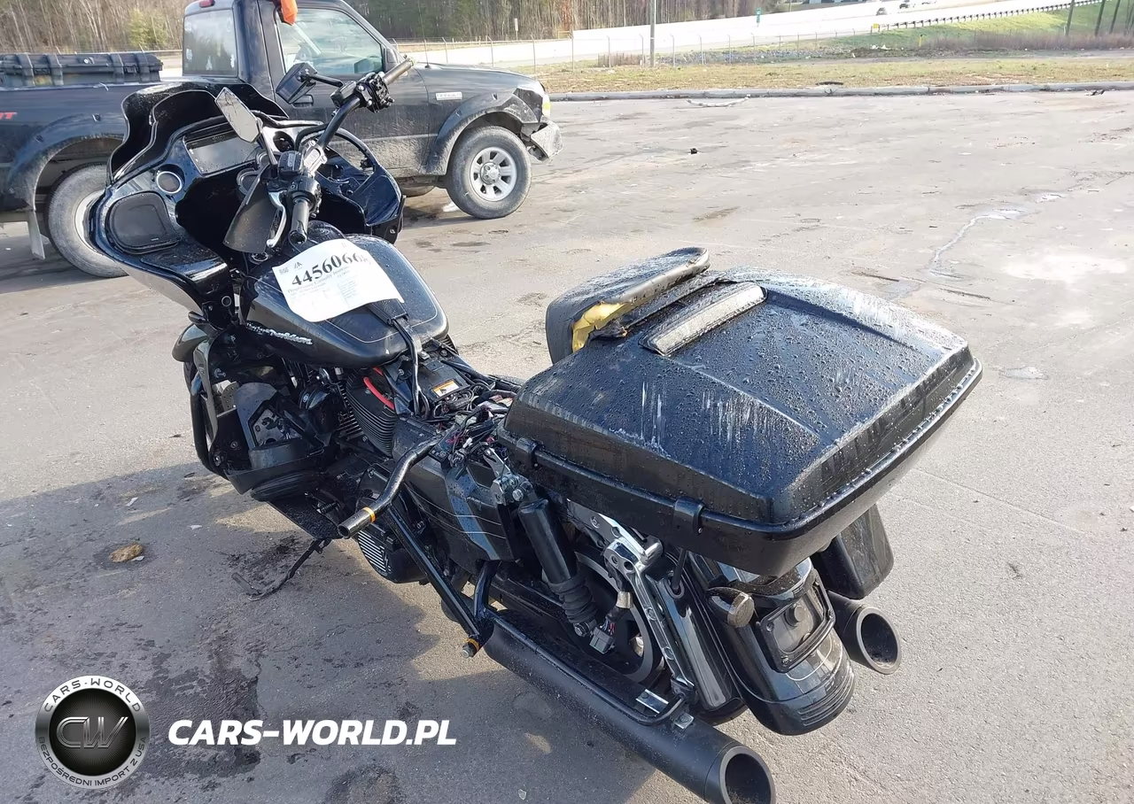 2016 Harley-Davidson Fltrxs Road Glide Special VIN:1HD1KTM18GB690421 - 3