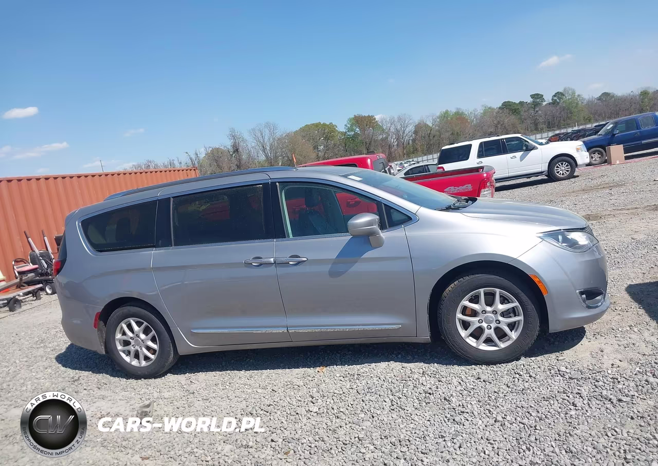 2020 Chrysler Pacifica Touring L VIN:2C4RC1BG4LR125012 - 13