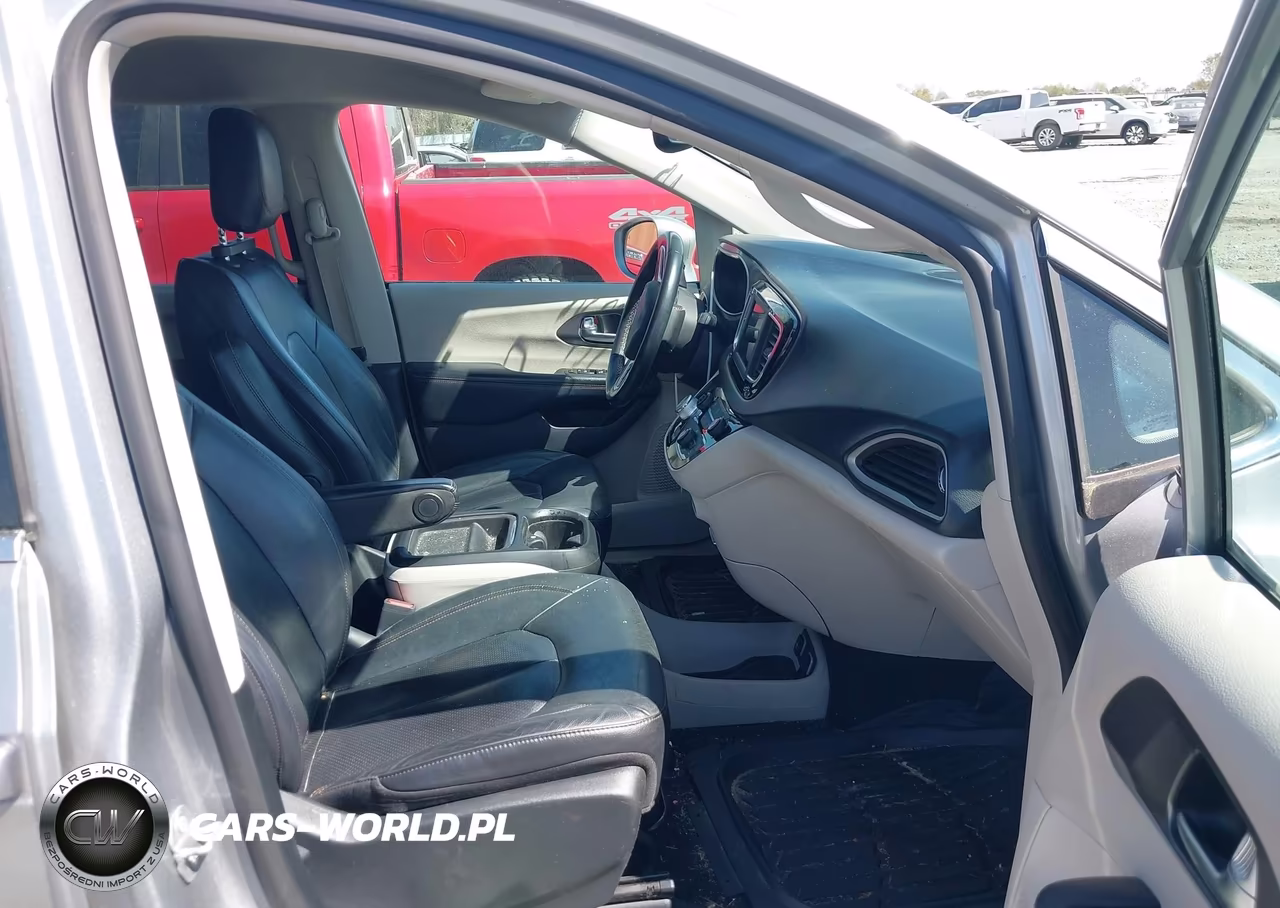 2020 Chrysler Pacifica Touring L VIN:2C4RC1BG4LR125012 - 5