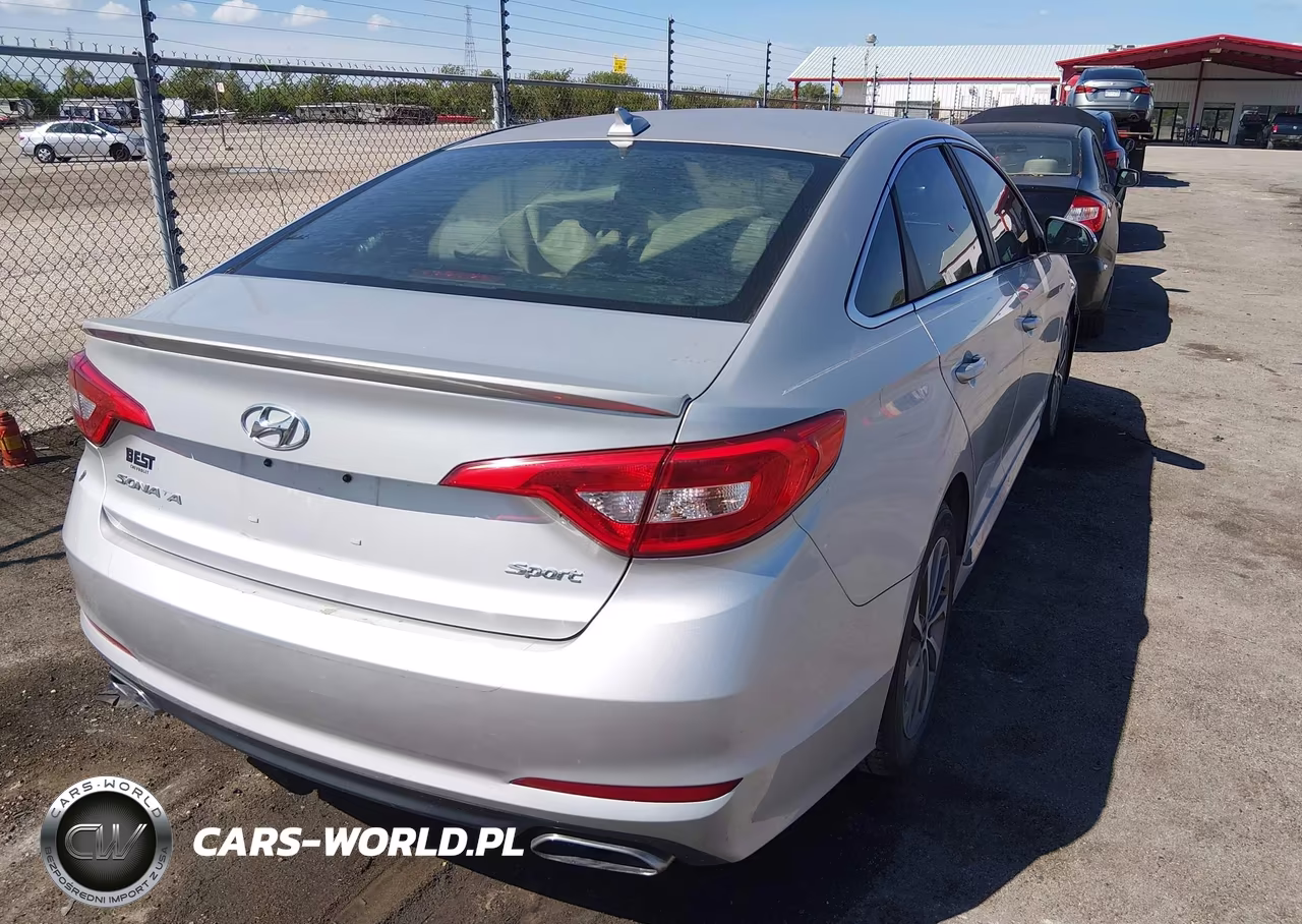 2015 Hyundai Sonata Sport VIN:5NPE34AF8FH029975 - 4