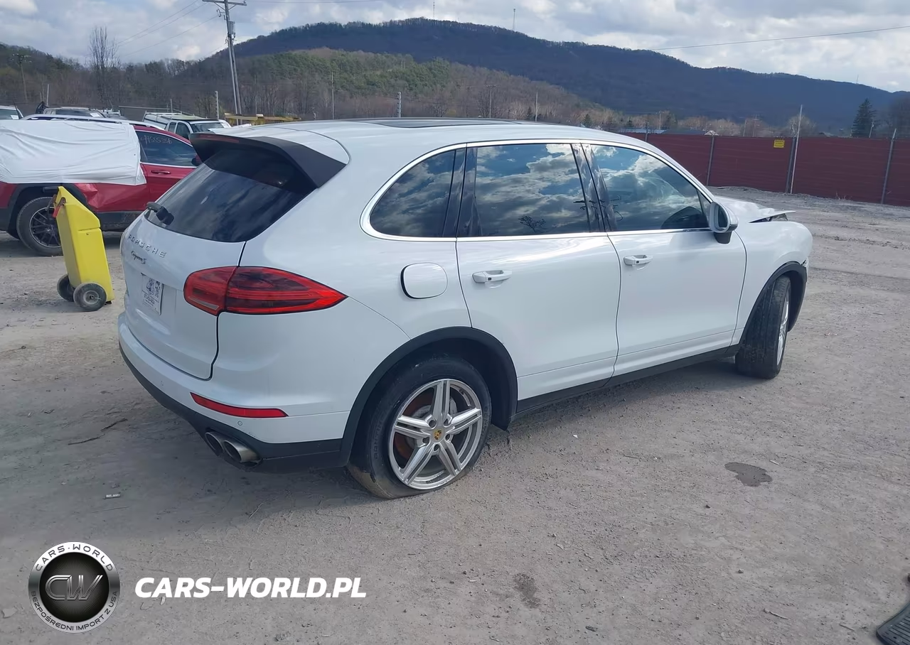 2015 Porsche Cayenne S VIN:WP1AB2A2XFLA60724 - 4