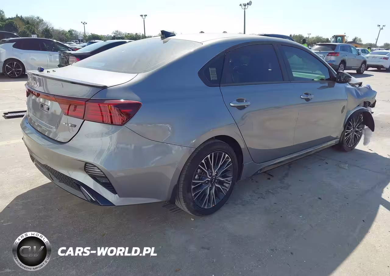 2024 Kia Forte Gt Line VIN:3KPF54AD2RE725303 - 4