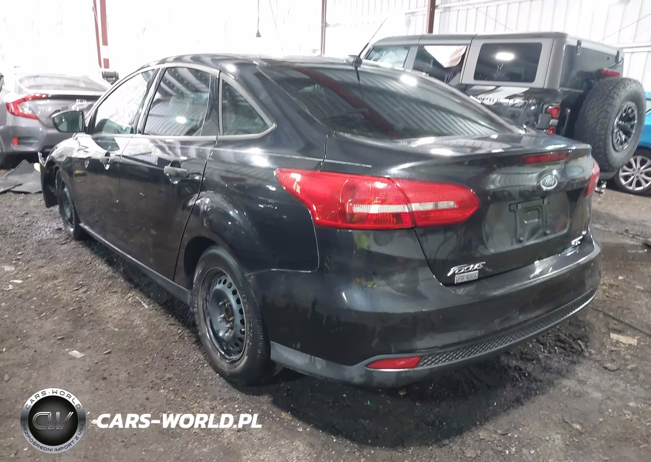 2015 Ford Focus S VIN:1FADP3E26FL353803 - 3
