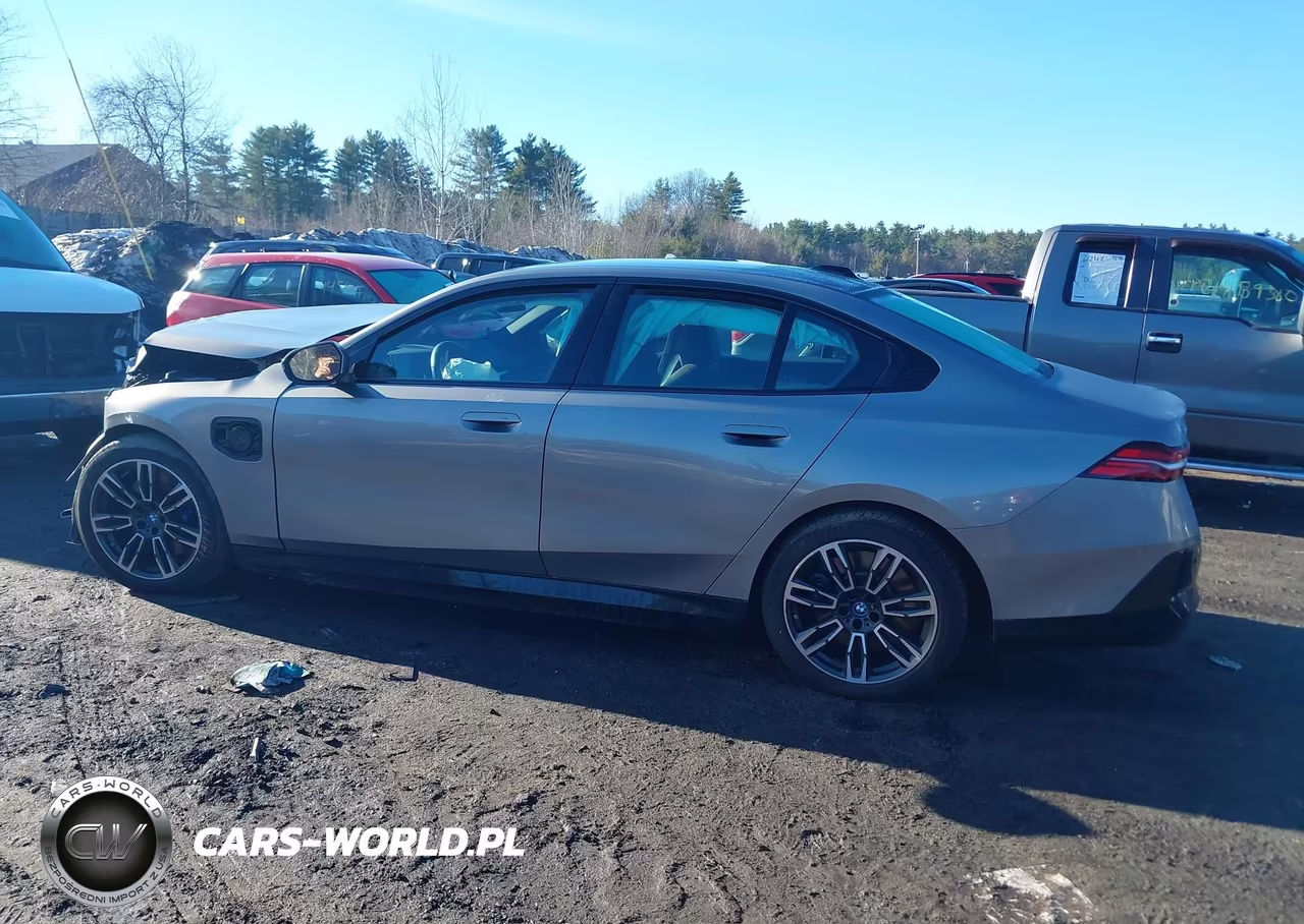 2025 BMW 550E xDrive VIN:WBA13FK09SCU34654 - 14
