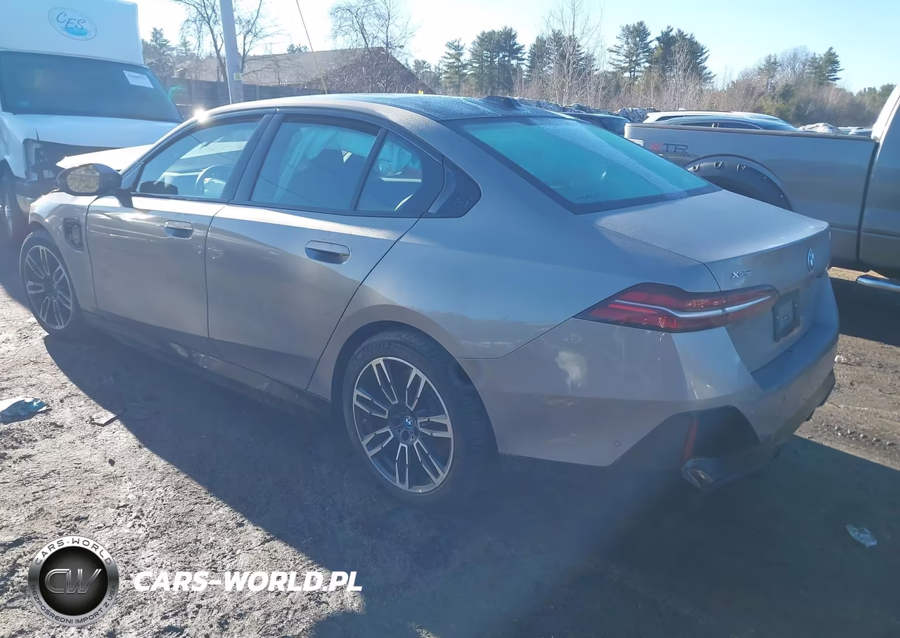 2025 BMW 550E xDrive VIN:WBA13FK09SCU34654 - 3