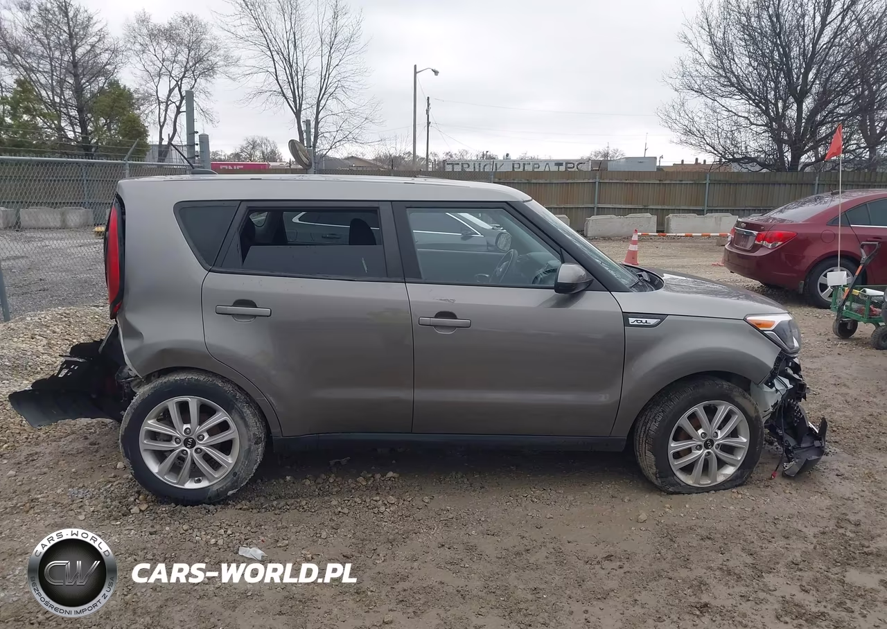2018 Kia Soul + VIN:KNDJP3A55J7607693 - 12