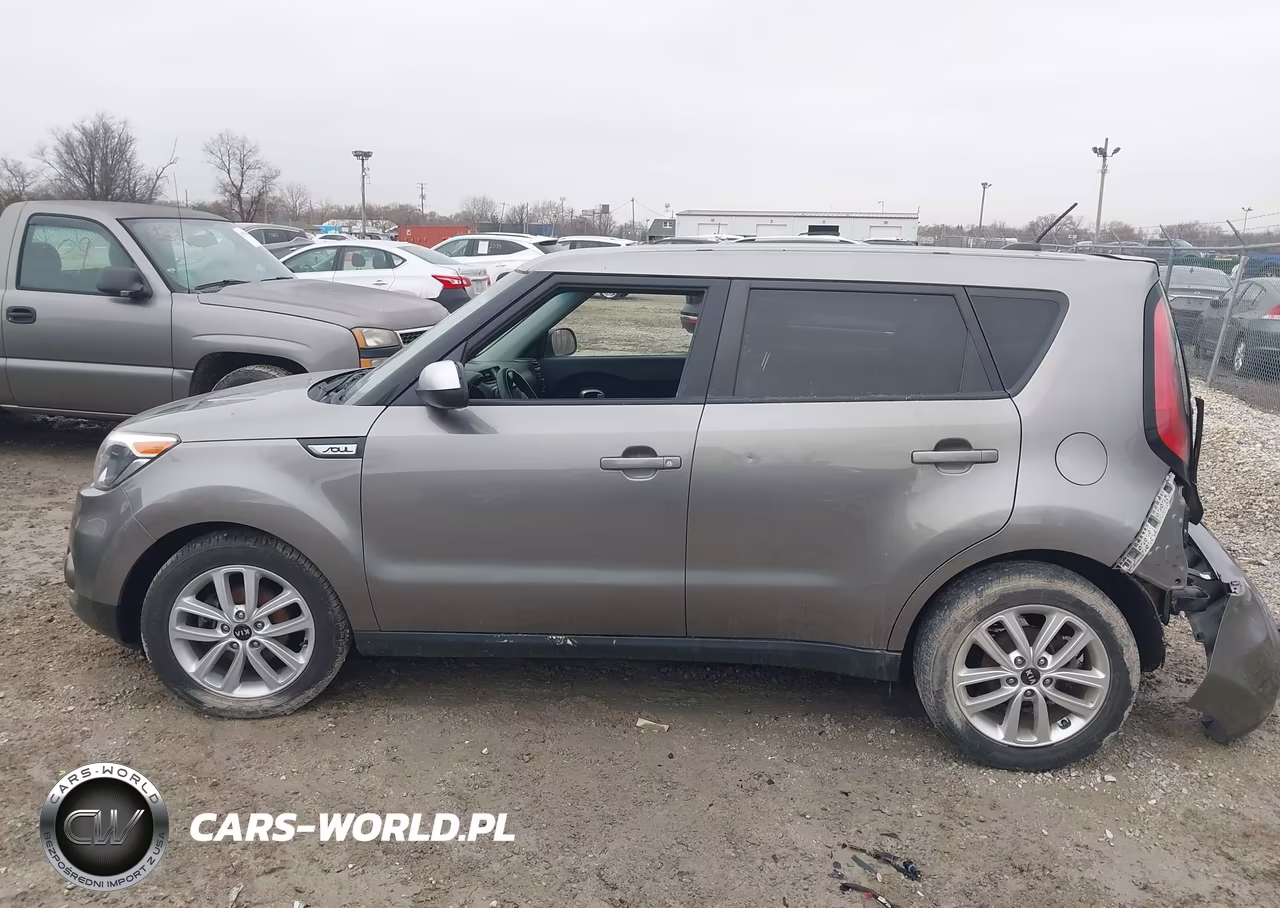 2018 Kia Soul + VIN:KNDJP3A55J7607693 - 13