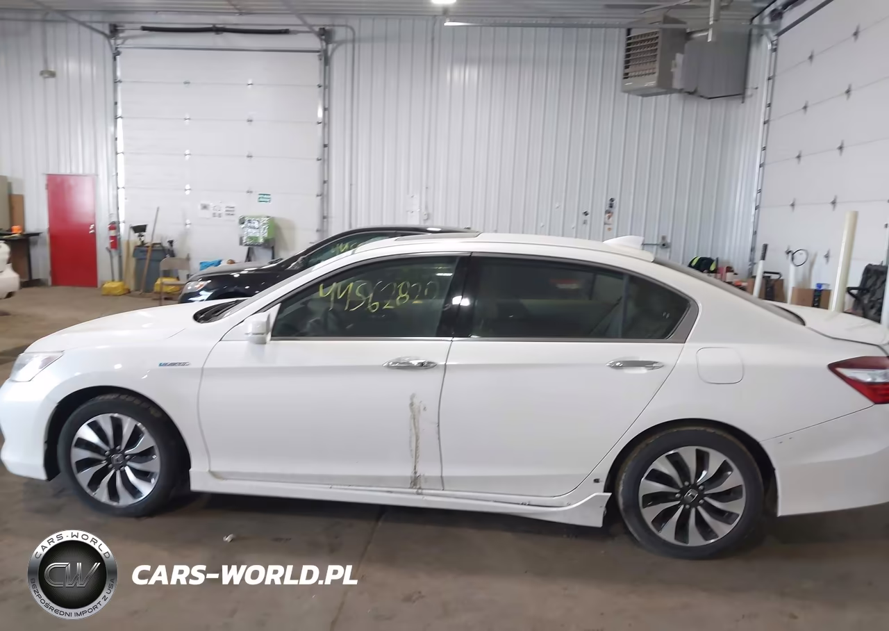 2017 Honda Accord Hybrid Touring VIN:JHMCR6F72HC018115 - 14