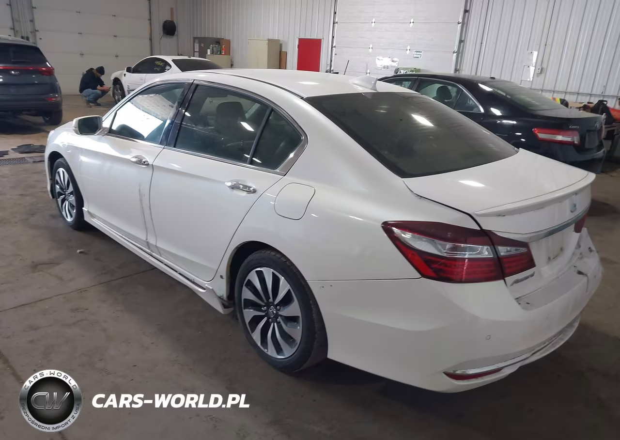 2017 Honda Accord Hybrid Touring VIN:JHMCR6F72HC018115 - 3