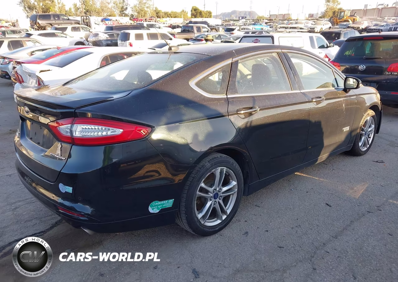 2015 Ford Fusion Energi Titanium VIN:3FA6P0SU9FR147244 - 4