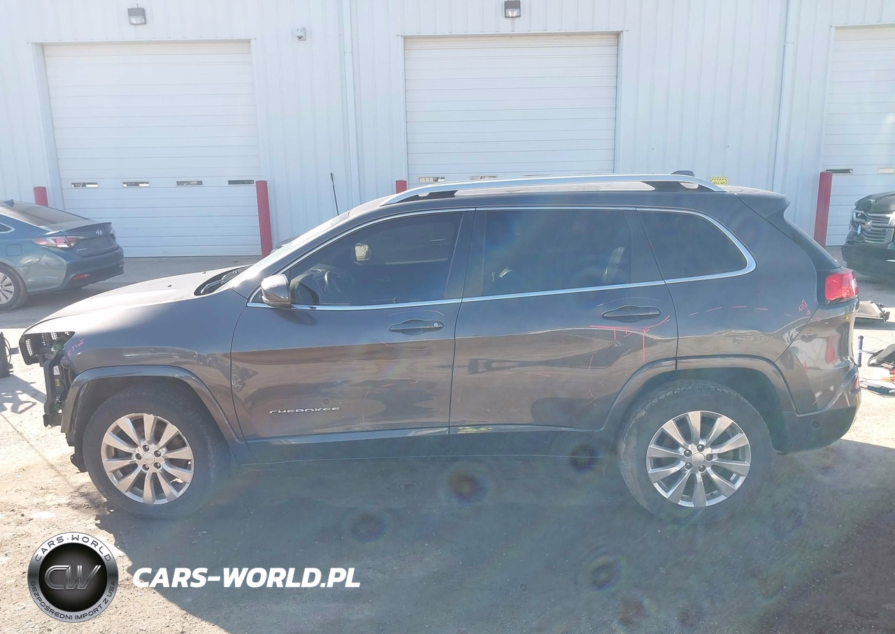 2018 Jeep Cherokee Overland 4X4 VIN:1C4PJMJX2JD594194 - 15