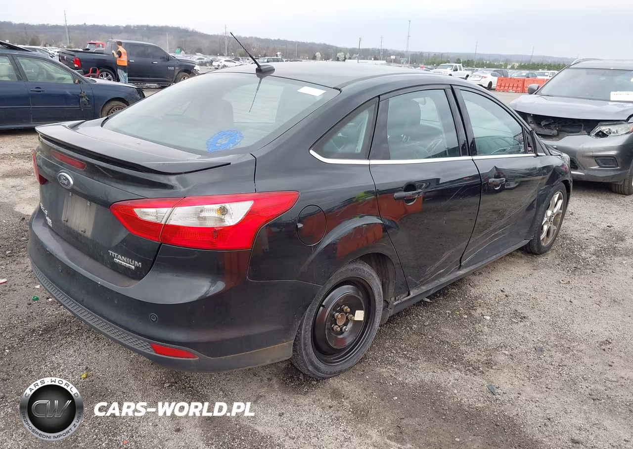 2014 Ford Focus Titanium VIN:1FADP3J27EL170379 - 4