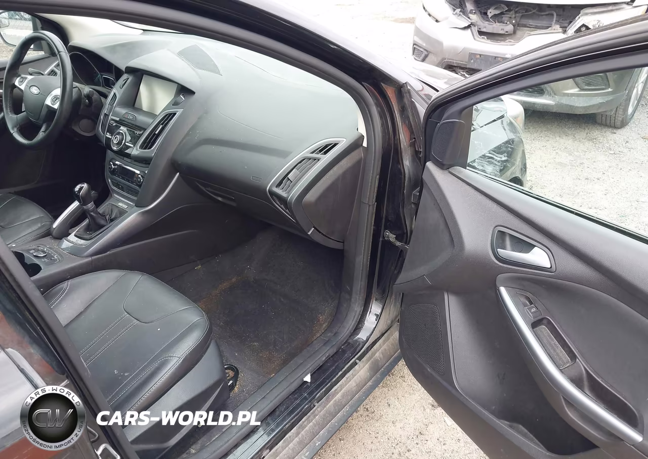 2014 Ford Focus Titanium VIN:1FADP3J27EL170379 - 5