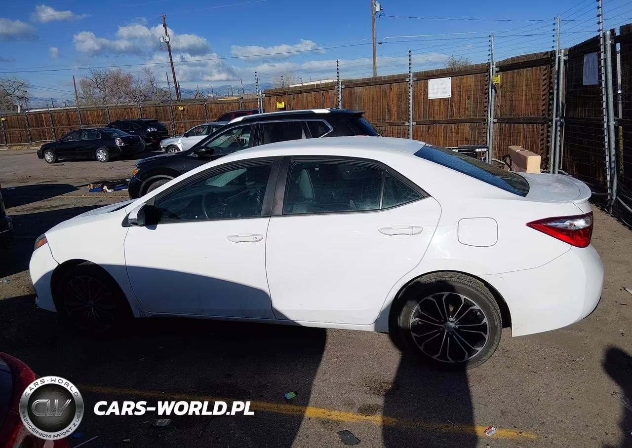 2015 Toyota Corolla S Plus VIN:5YFBURHE1FP204984 - 15