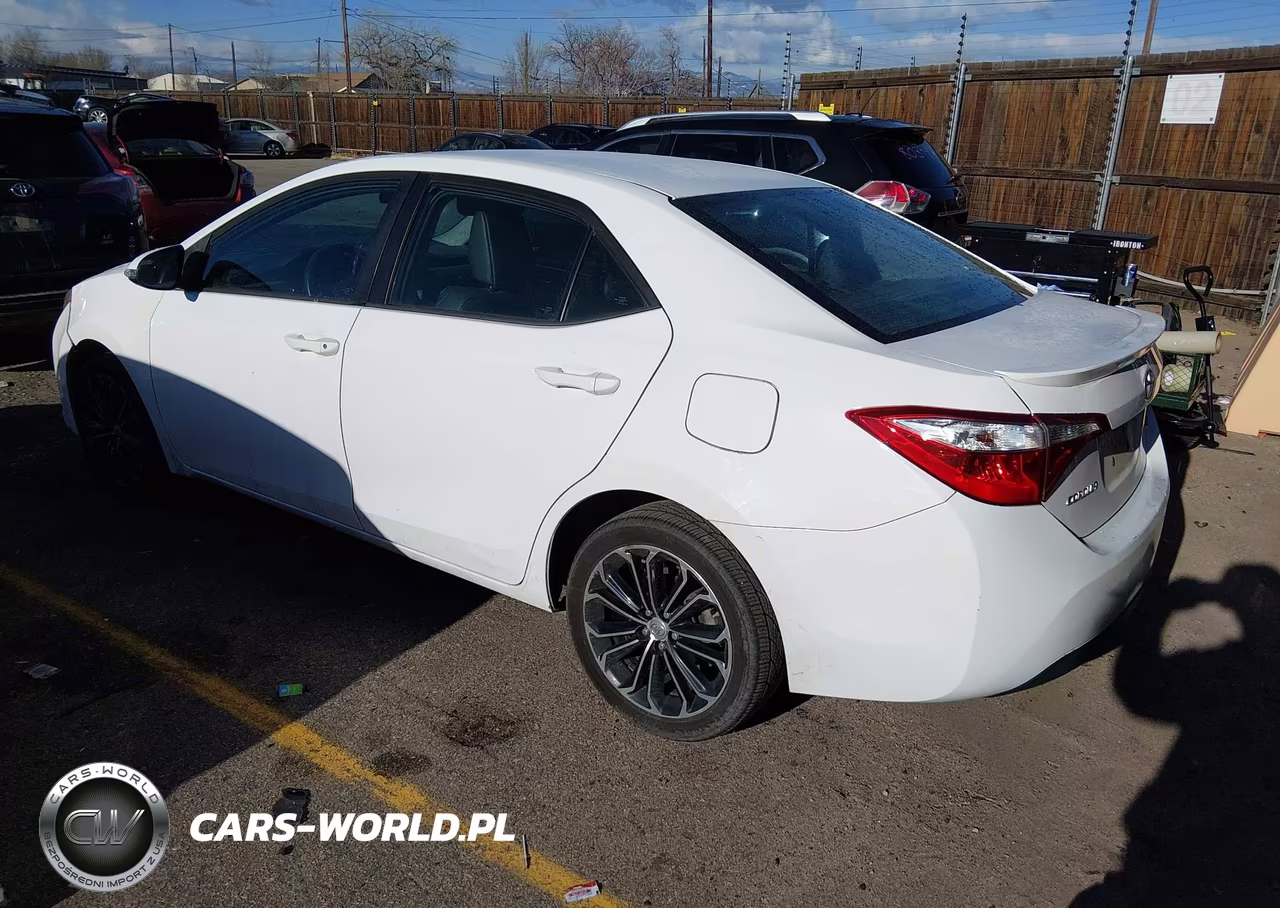 2015 Toyota Corolla S Plus VIN:5YFBURHE1FP204984 - 3