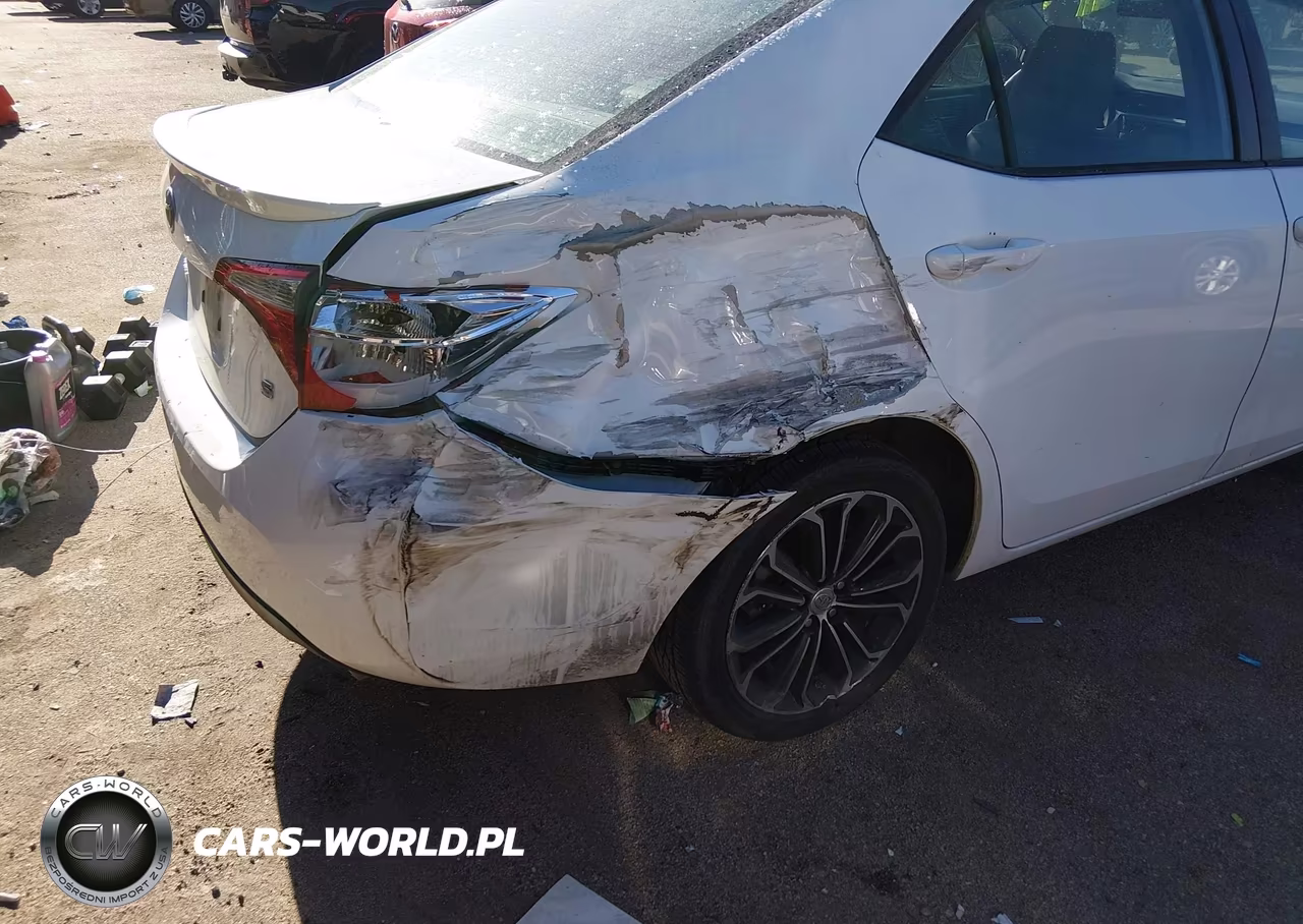 2015 Toyota Corolla S Plus VIN:5YFBURHE1FP204984 - 6