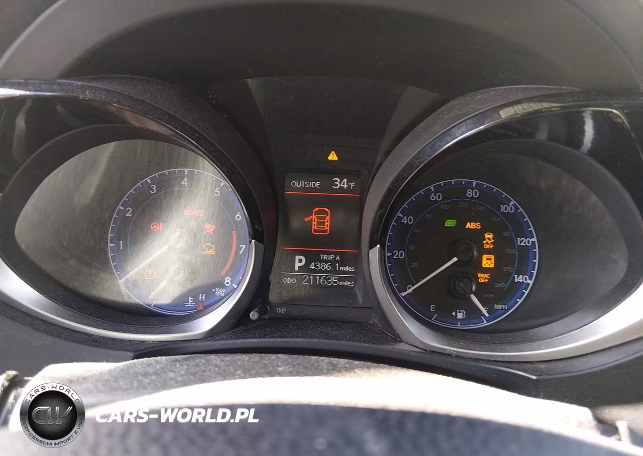 2015 Toyota Corolla S Plus VIN:5YFBURHE1FP204984 - 7