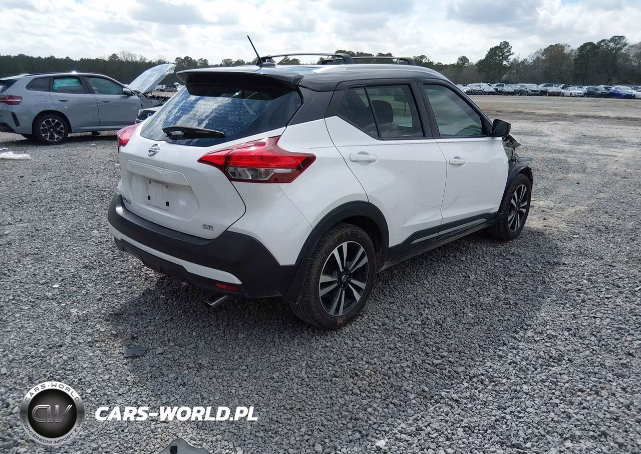 2019 Nissan Kicks Sr VIN:3N1CP5CU0KL522883 - 4