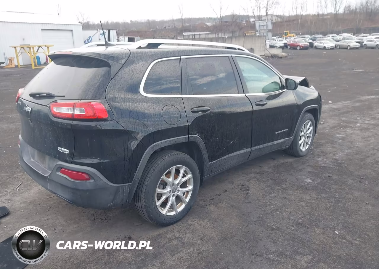 2017 Jeep Cherokee Latitude Fwd VIN:1C4PJLCB2HW668305 - 4