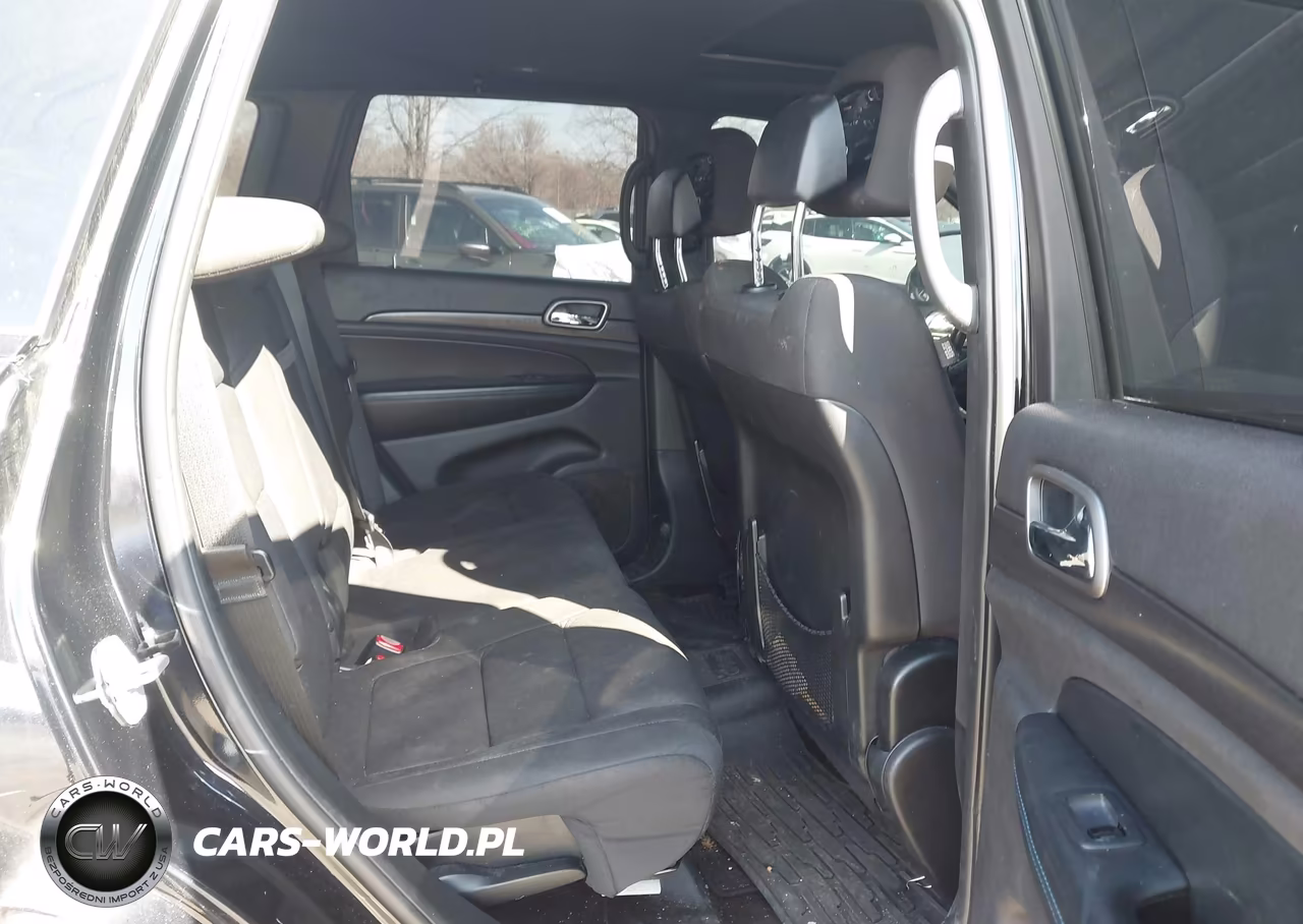 2018 Jeep Grand Cherokee Upland 4X4 VIN:1C4RJFAG3JC410813 - 8