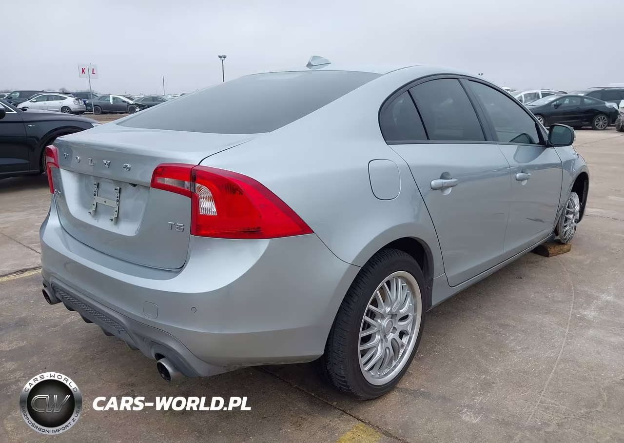 2018 Volvo S60 T5 Dynamic VIN:YV126MFL2J2455142 - 4