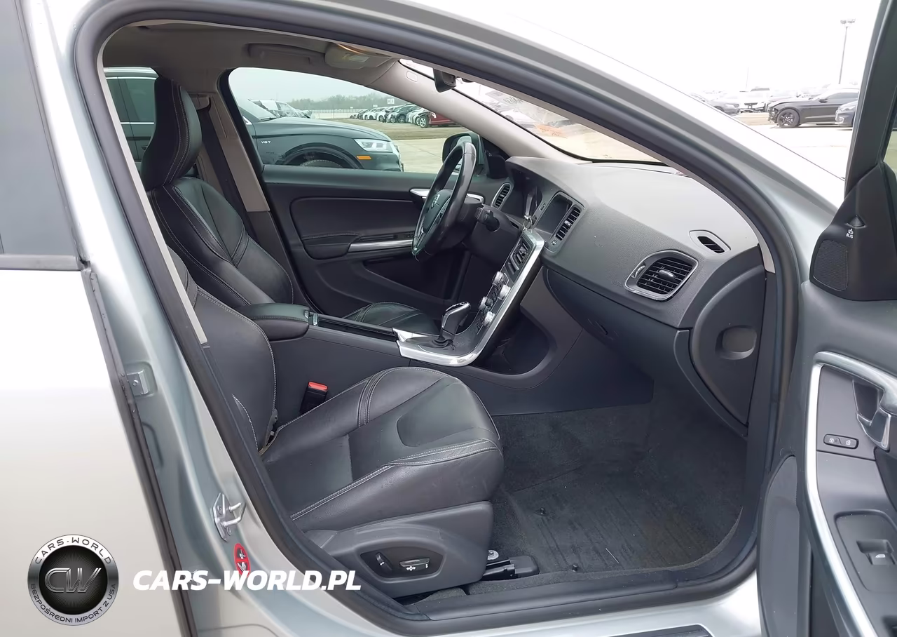 2018 Volvo S60 T5 Dynamic VIN:YV126MFL2J2455142 - 5