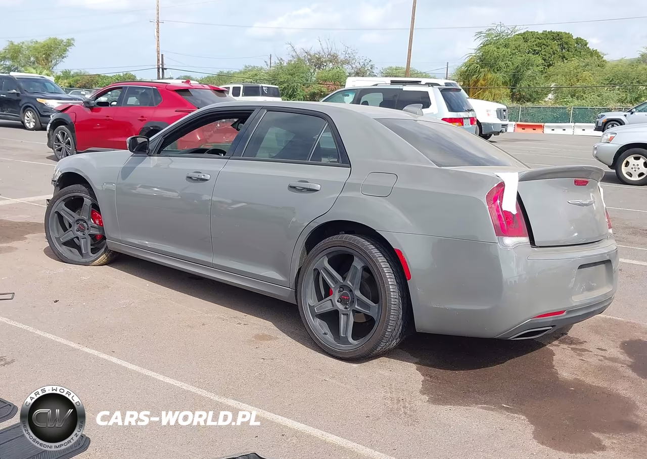 2018 Chrysler 300 300S VIN:2C3CCABG4JH201602 - 3