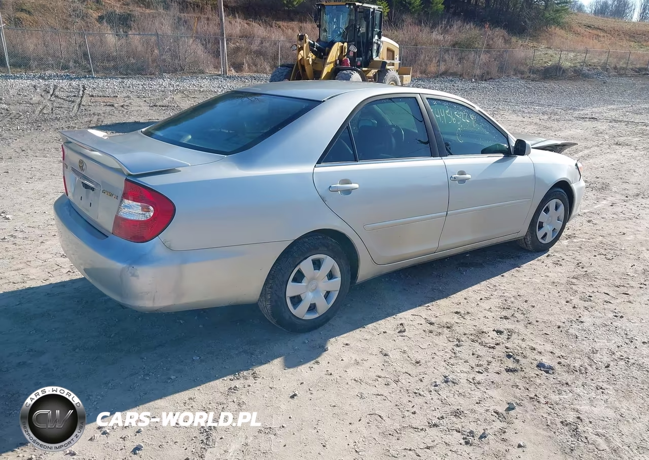 2003 Toyota Camry Le VIN:4T1BE32K43U643017 - 4