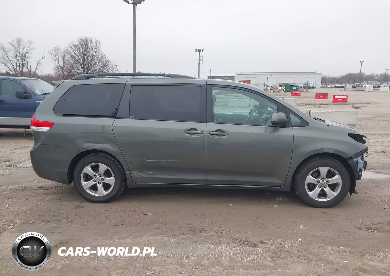 2011 Toyota Sienna Le V6 VIN:5TDKK3DC3BS045054 - 13