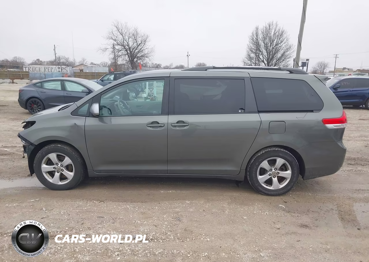 2011 Toyota Sienna Le V6 VIN:5TDKK3DC3BS045054 - 14