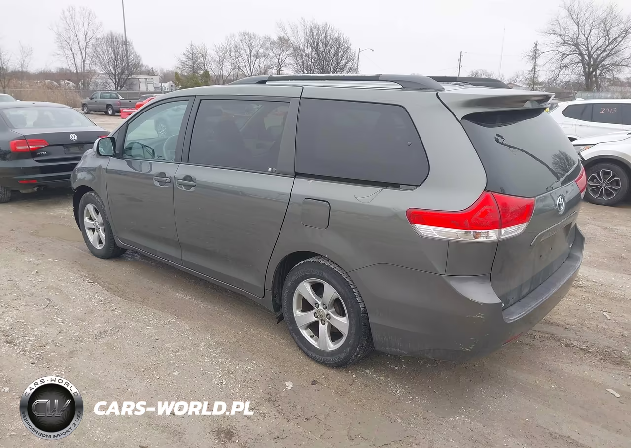 2011 Toyota Sienna Le V6 VIN:5TDKK3DC3BS045054 - 3