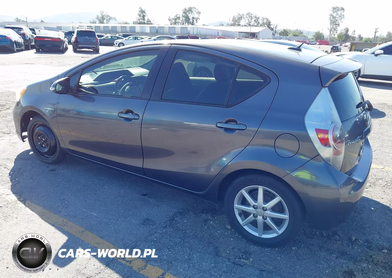 2013 Toyota Prius C Four VIN:JTDKDTB35D1549831 - 3